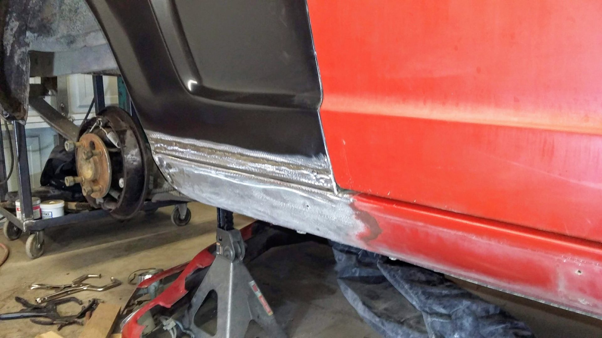 Quarter to rocker panel seam